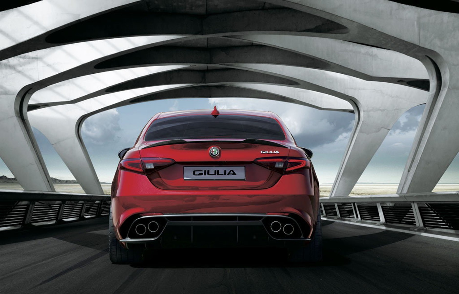 Cztery końcówki wydechu, tylny spoiler i... powiew Audi, gdy popatrzycie na tylne światła