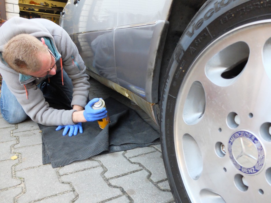 Zabezpieczanie antykorozyjne: zewnętrzna warstwa zabezpieczenia antykorozyjnego: specjalny wosk w spreju