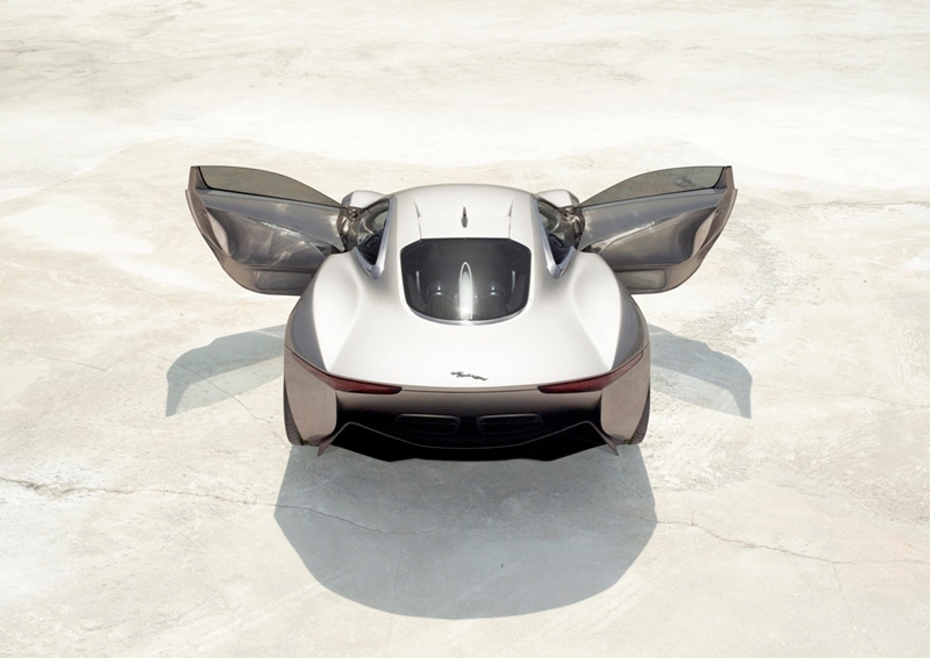 Jaguar C-X75 ma napęd turbinowy i do tego cztery inne silniki