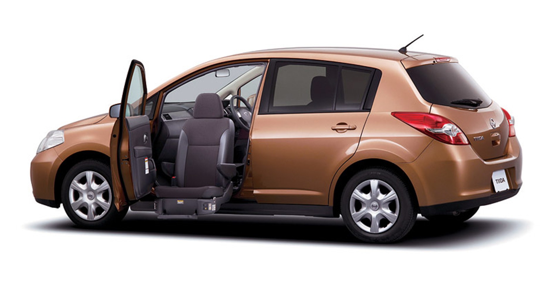 Nissan Tiida – odmłodzony model na rynek japoński