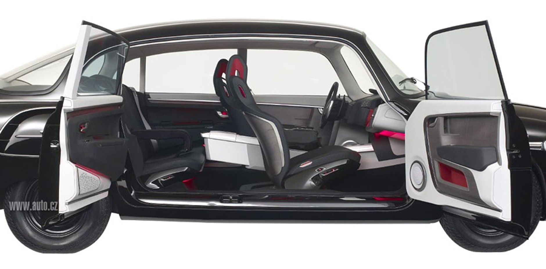 LA Auto Show 2007: Tatra 603 – czeska legenda w podaniu firmy Faurecia