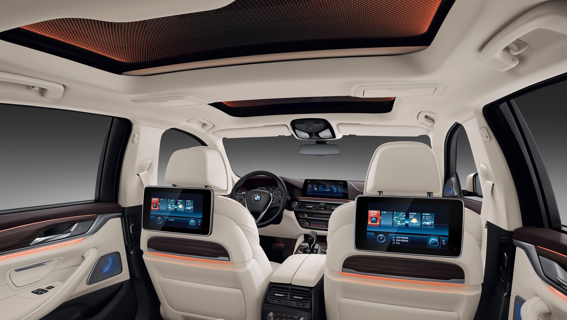 Odtwarzacz Blue-ray, ekran 10,2 cala oraz tablet w podłokietniku: BMW 5 Li