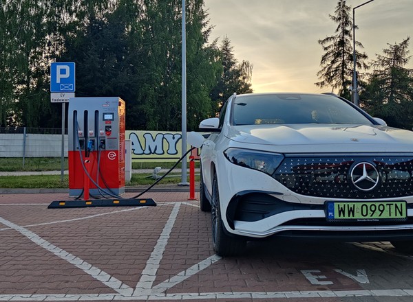 Przejechałem 900 km elektrykiem. Było sporo pozytywnych i przykrych zaskoczeń