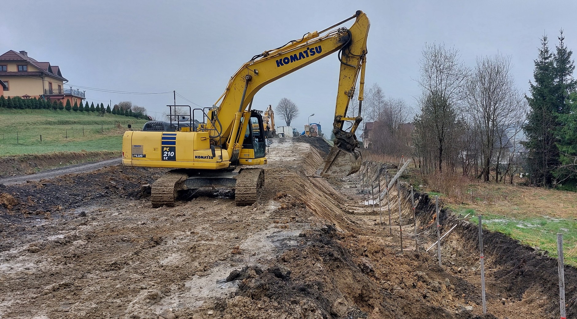 Osuwisko na DK28 w Kasinie Wielkiej w Małopolsce