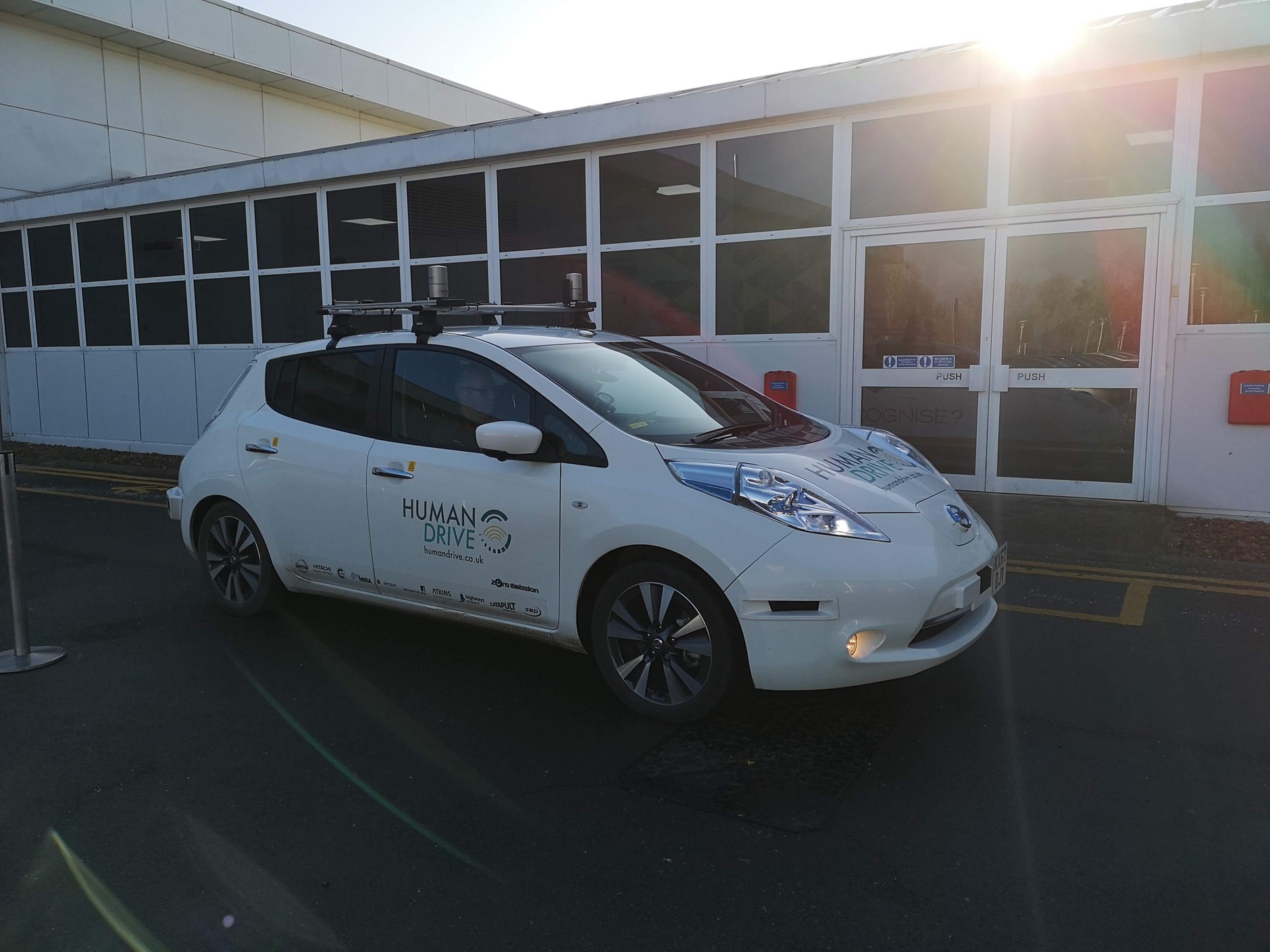 Autonomiczny Nissan Leaf na brytyjskich drogach
