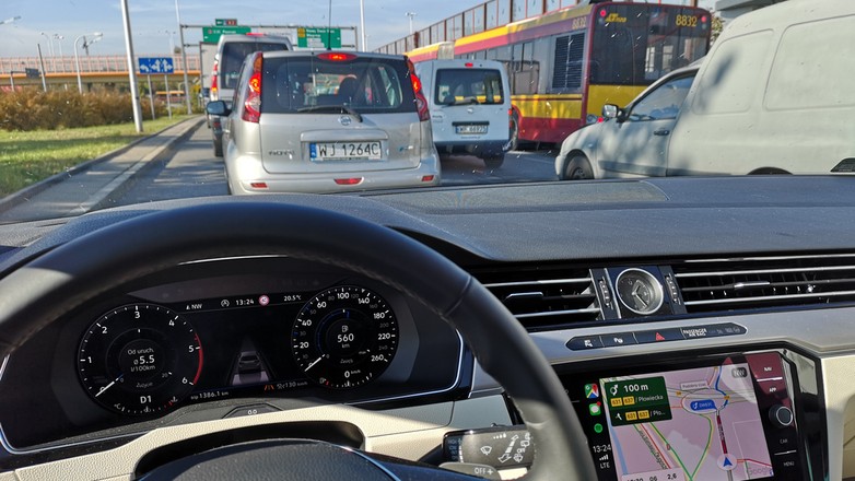 Korek w Warszawie na wylotówce