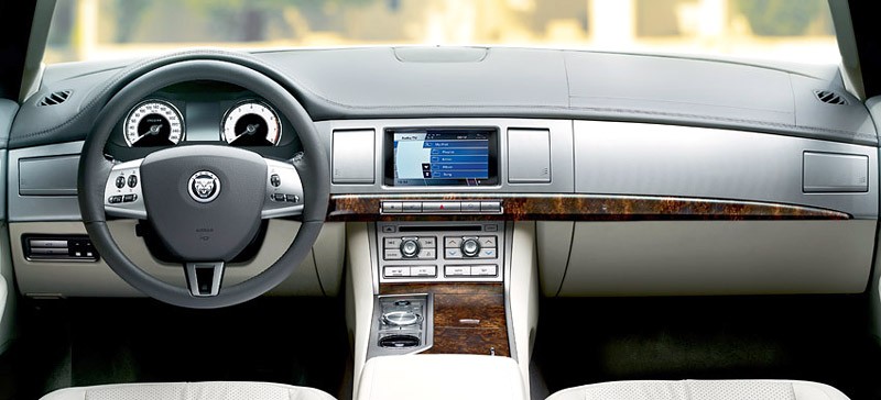 IAA Frankfurt 2007: Jaguar XF – kot ratunkowy (zdjęcia i informacje)