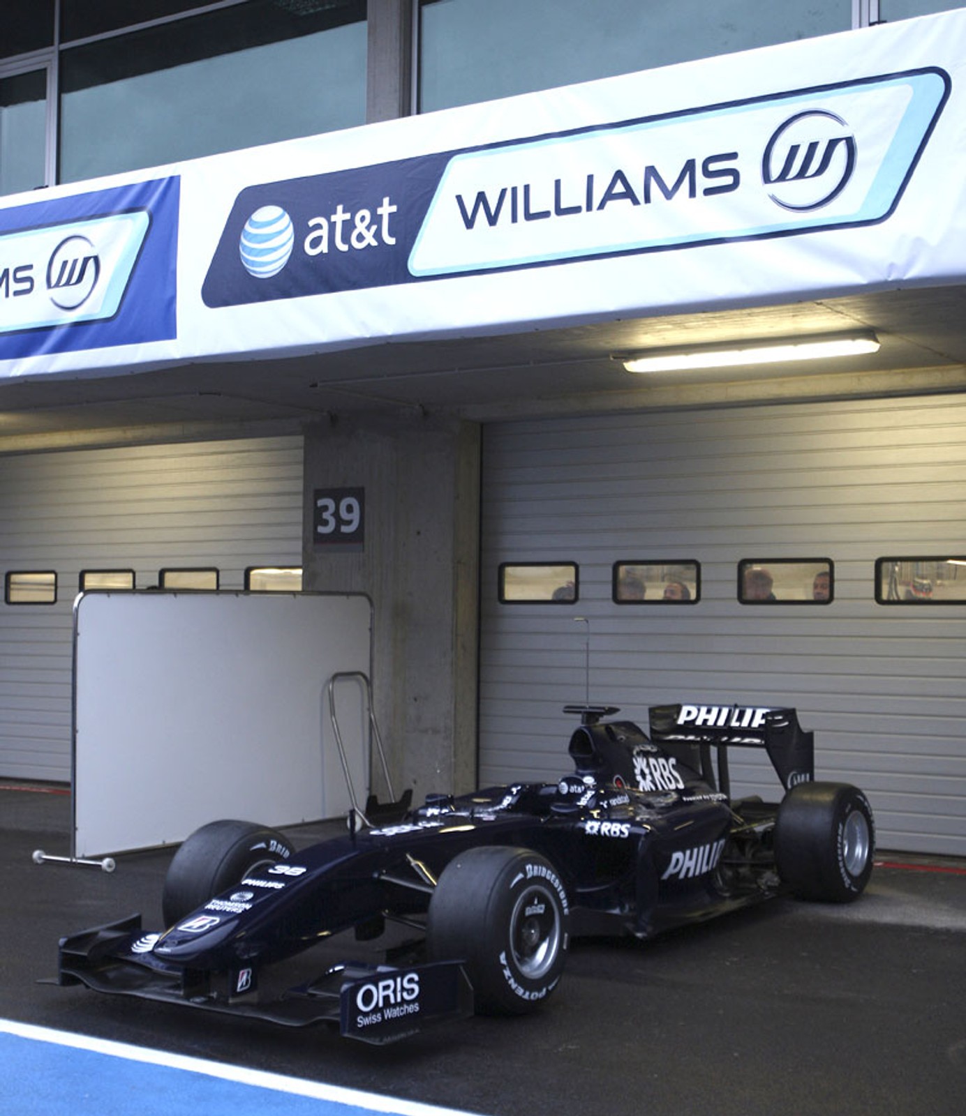 Formuła 1: Willimas FW31 jeszcze zamaskowany i... już uszkodzony! (fotogaleria)