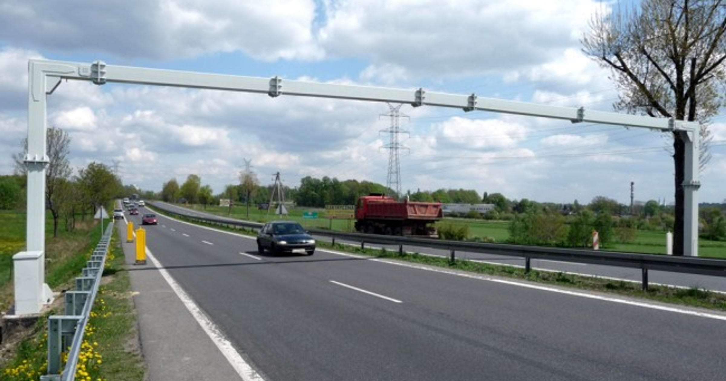 815 mln zł przez rok z systemu viaTOLL