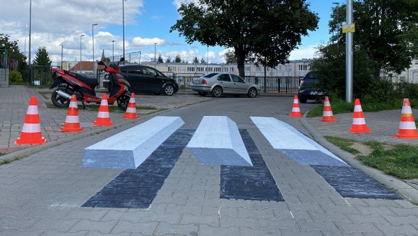Czy trójwymiarowe pasy dla pieszych są bezpieczne?