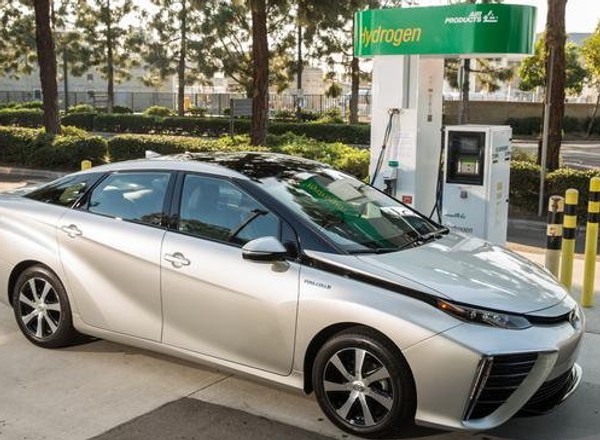 Toyota Mirai: wodorowy model już w Europie