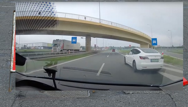 Kierowca Tesli dał "popis". Z węzła autostradowego zrobił tor wyścigowy [WIDEO]