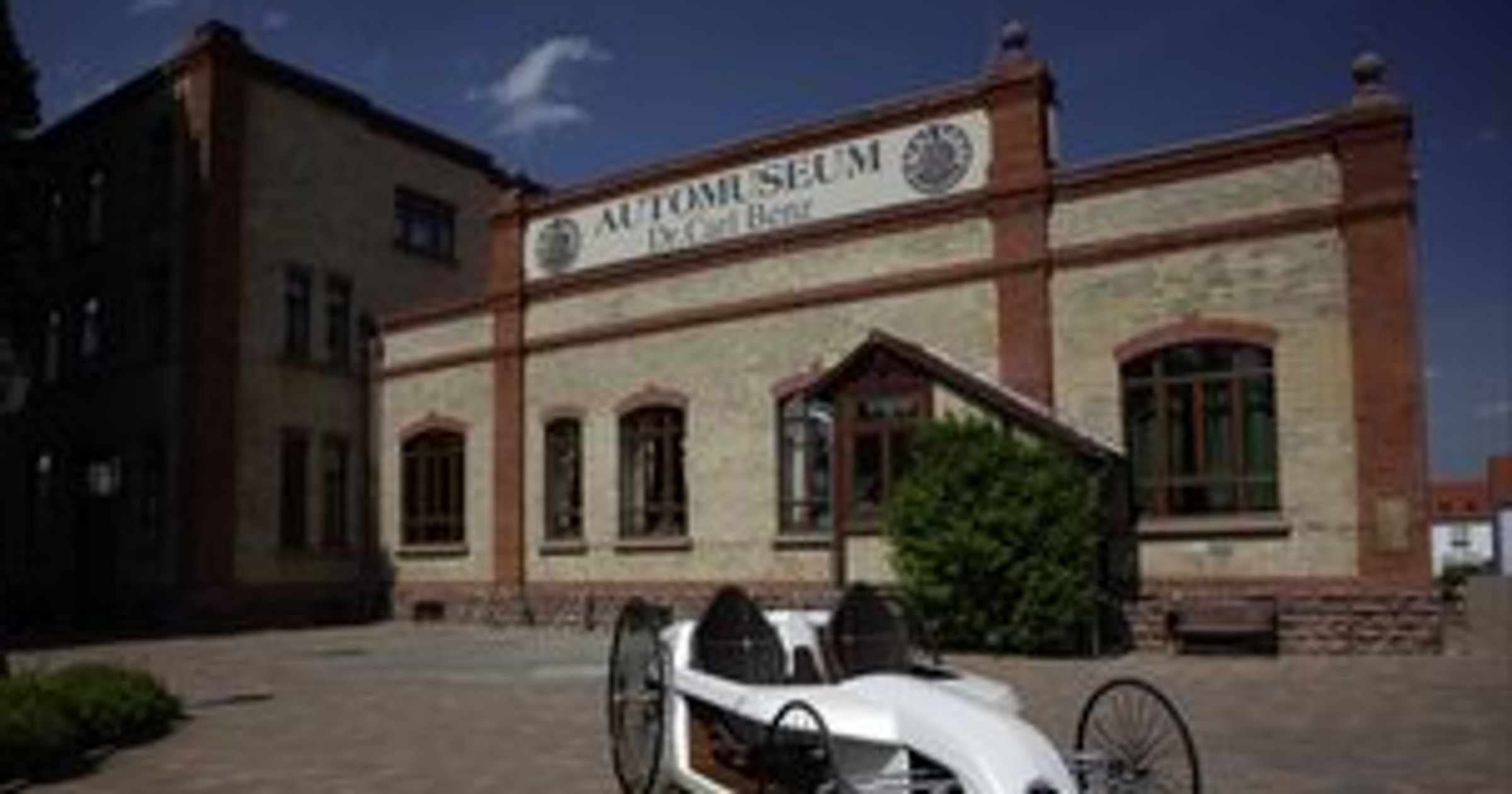 Mercedes F-CELL Roadster - Śladami Berthy Benz