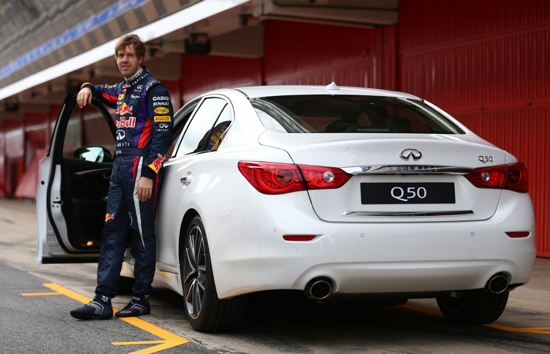 Sebastian Vettel i Infiniti Q50