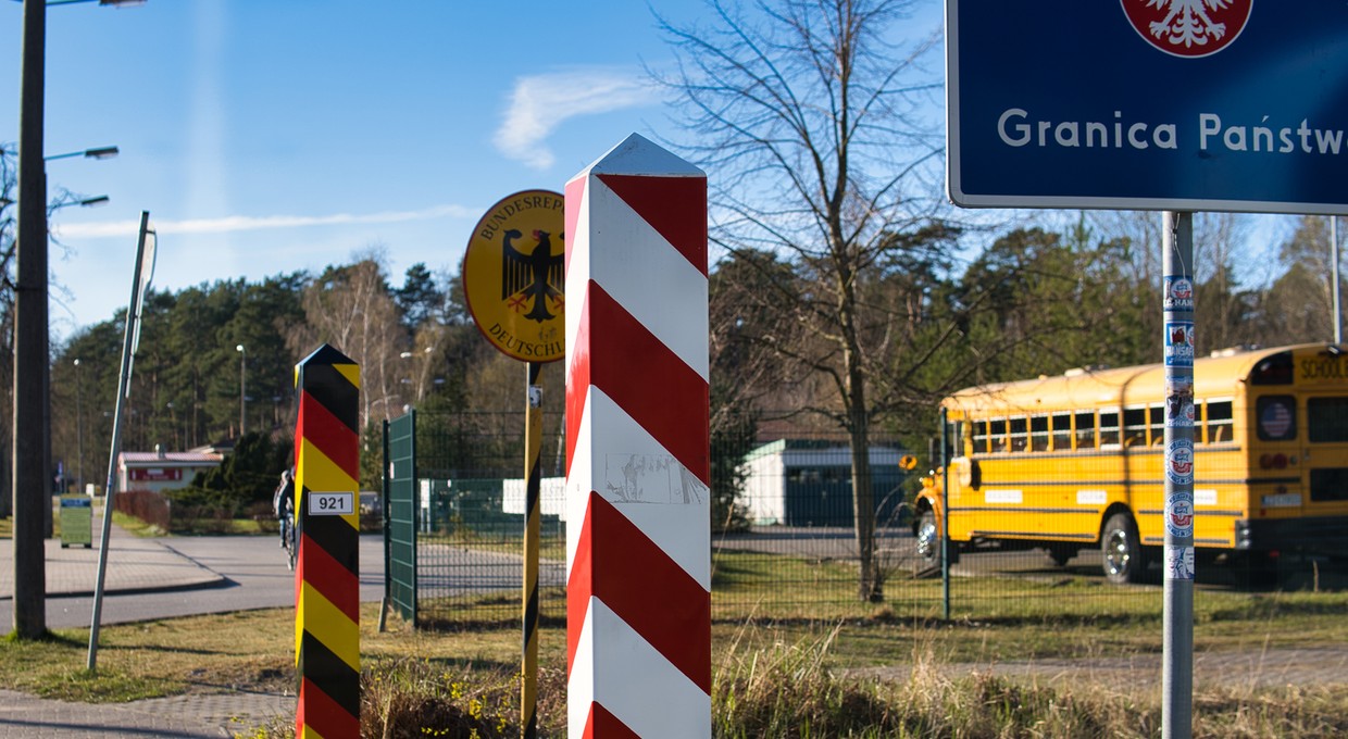 Planujesz dalszą podróż samochodem? Uwaga na nowe zasady wjazdu na granicy