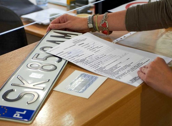 Znowu więcej czasu na zgłoszenie i rejestrację auta