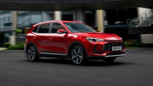 Wiemy, jak wygląda nowe MG ZS. Mocna hybryda ściągnie do salonów nowych klientów