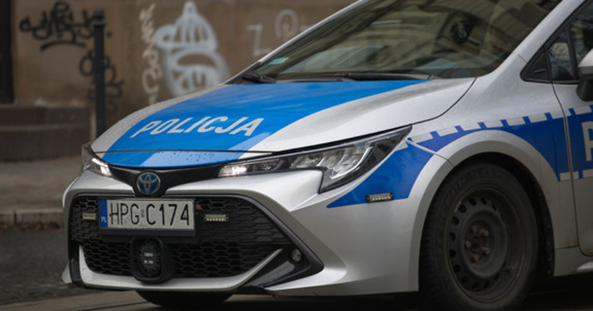 Policjanci zauważyli mężczyznę na hulajnodze. Zapłacił 2500 zł
