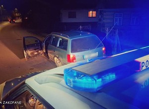 Samochód był jeden, ale kierowców dwóch. Obaj byli pijani
