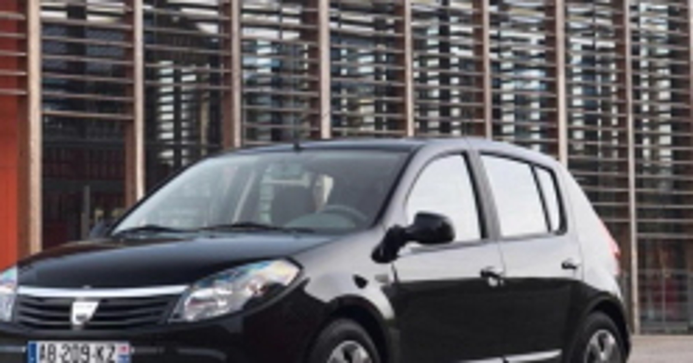 Dacia: limitowana edycja Black Line dla Logana MCV oraz Sandero
