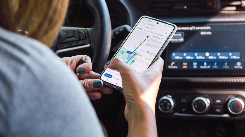 W aplikacji Mapy Google znajdują się funkcję, które znacznie ułatwiają codzienne podróżowanie