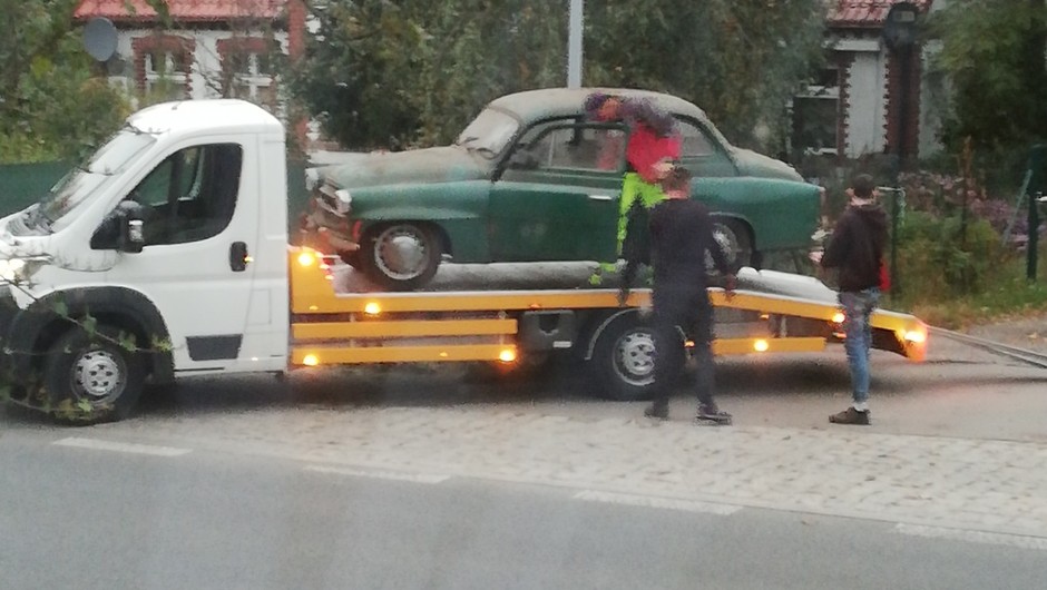 Zabytkowa Skoda Octavia skradziona w biały dzień w Toruniu