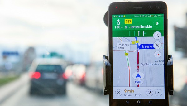 Polak może, Niemiec nie. Za taką konfigurację Google Maps Niemcy dostają mandaty