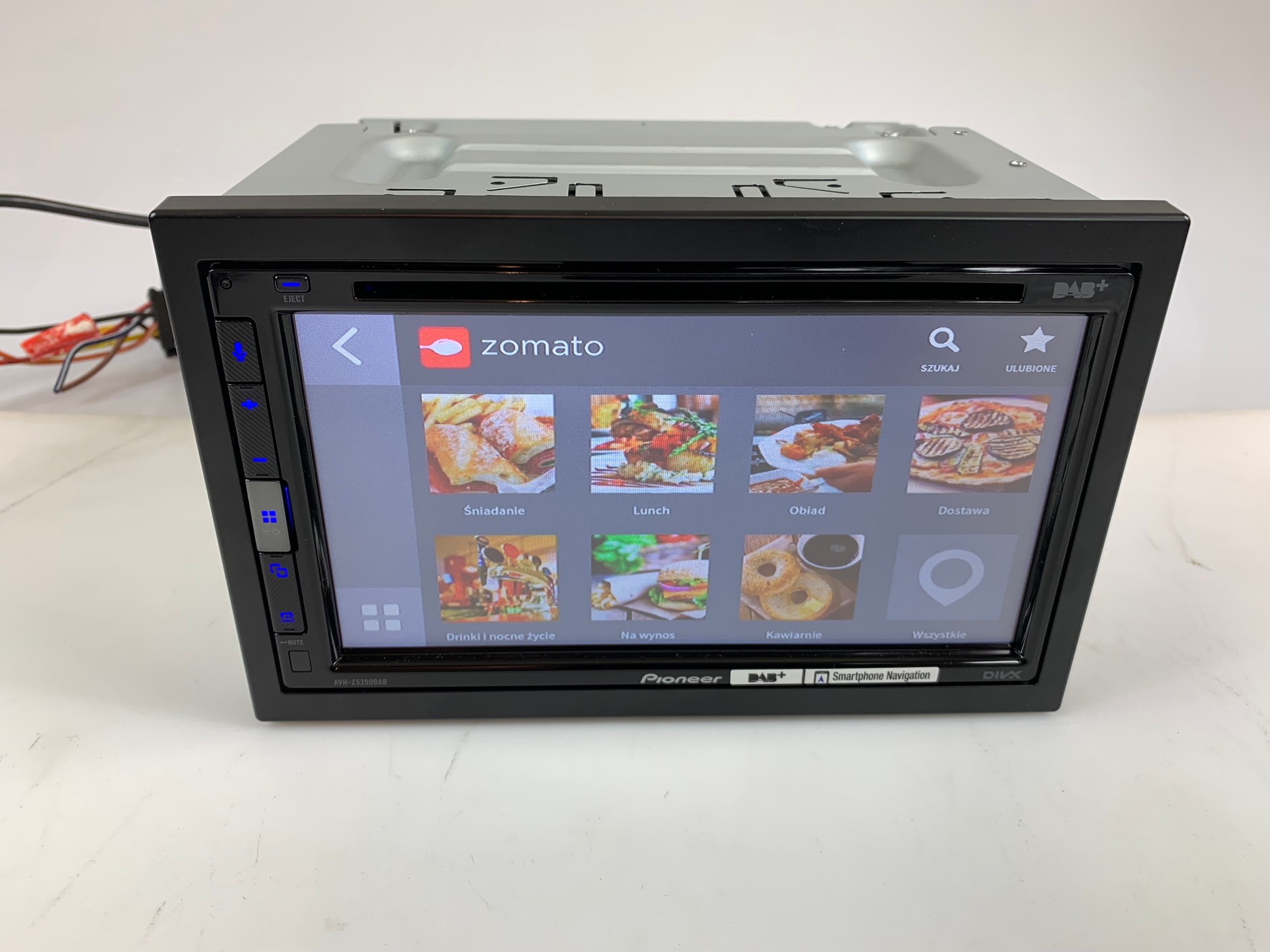 WebLink nowy standard łączności smartfona z radiem samochodowym