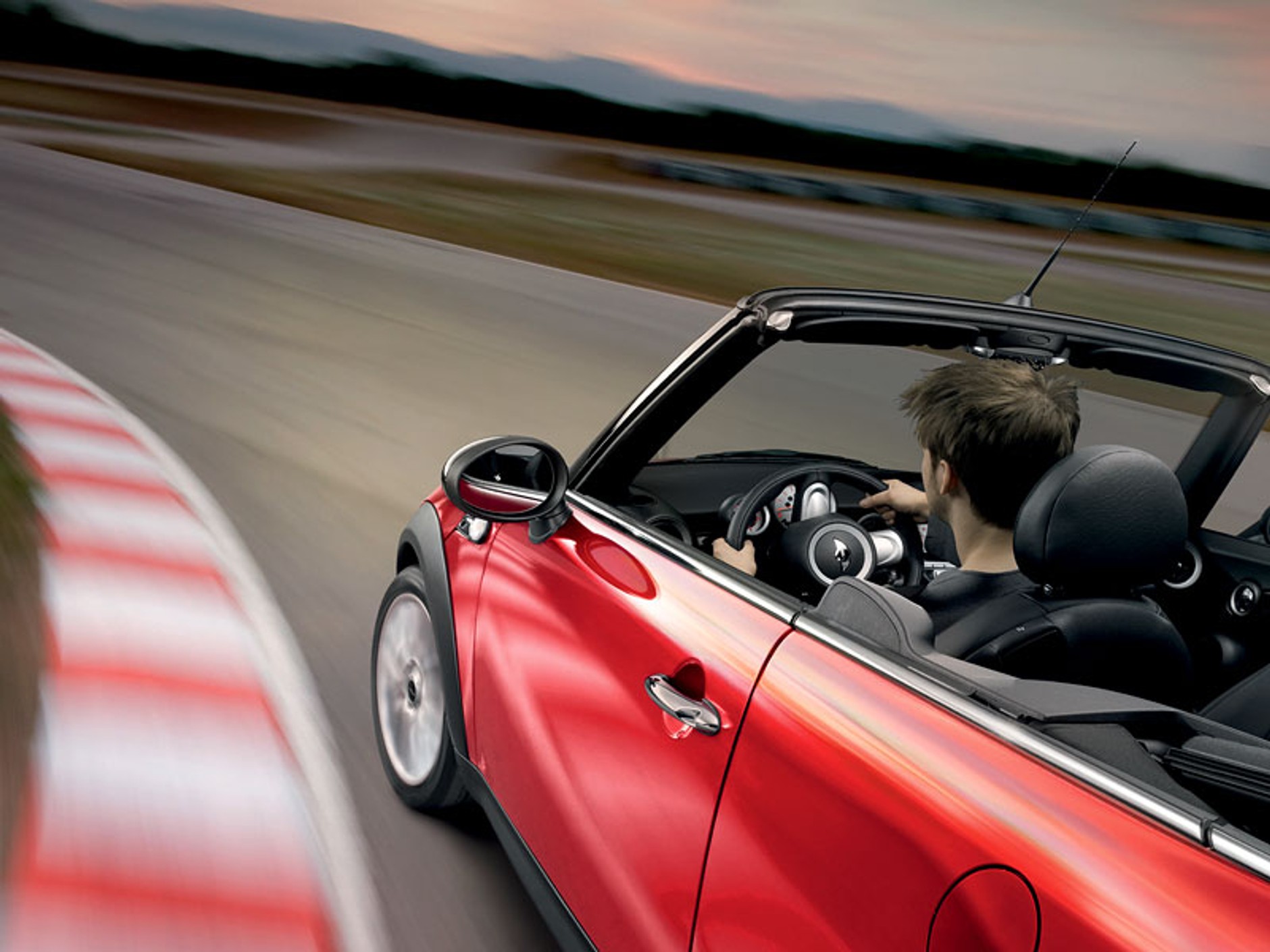 Genewa 2009: Mini Cabrio John Cooper Works – topowa wersja również w wersji cabrio