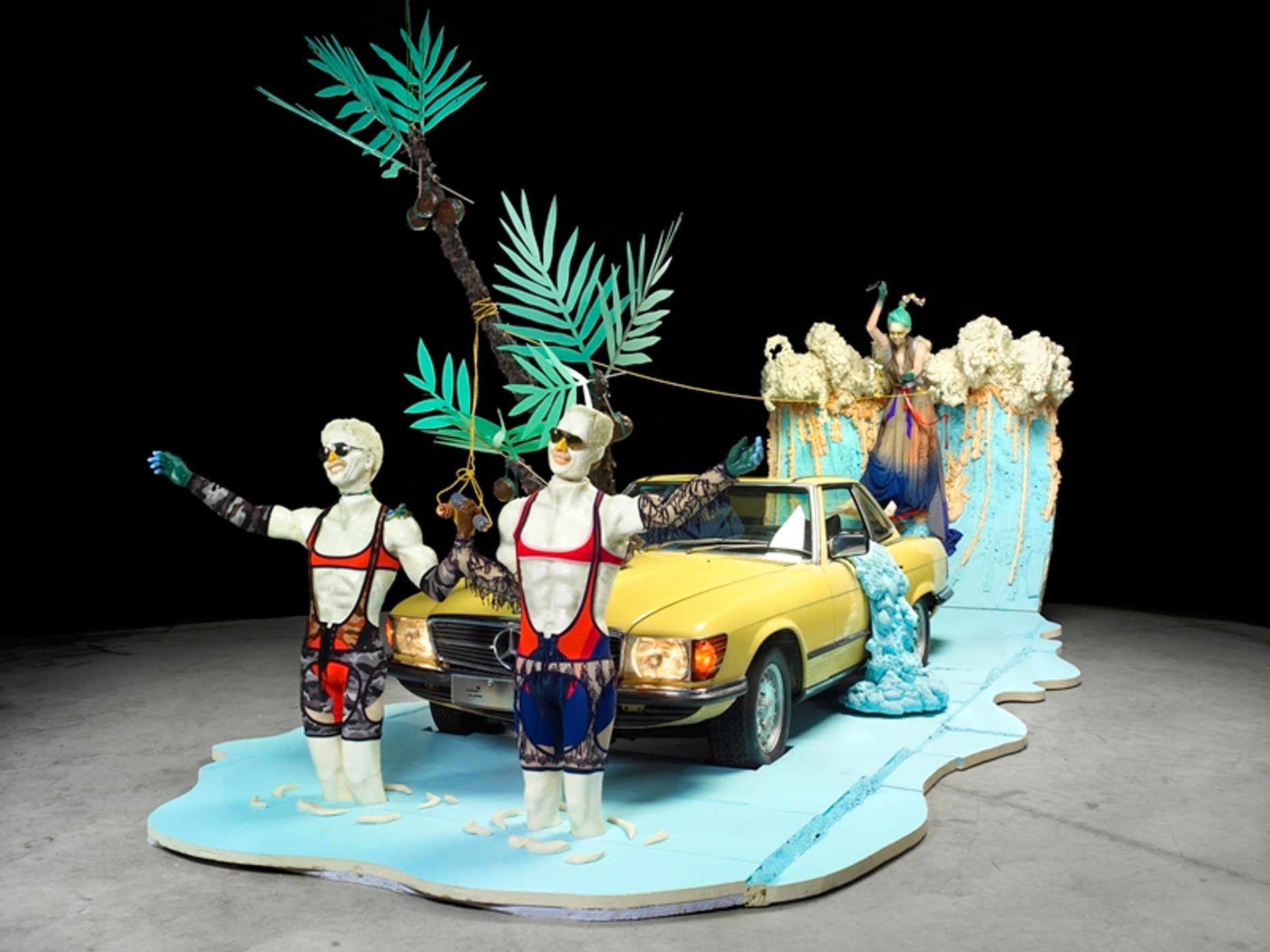 Mercedes bawi się w sztukę, czy powinien?