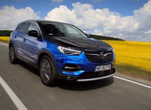 Opel Grandland X Hybrid4 – 300 KM mocy i 5,4 s do „setki”