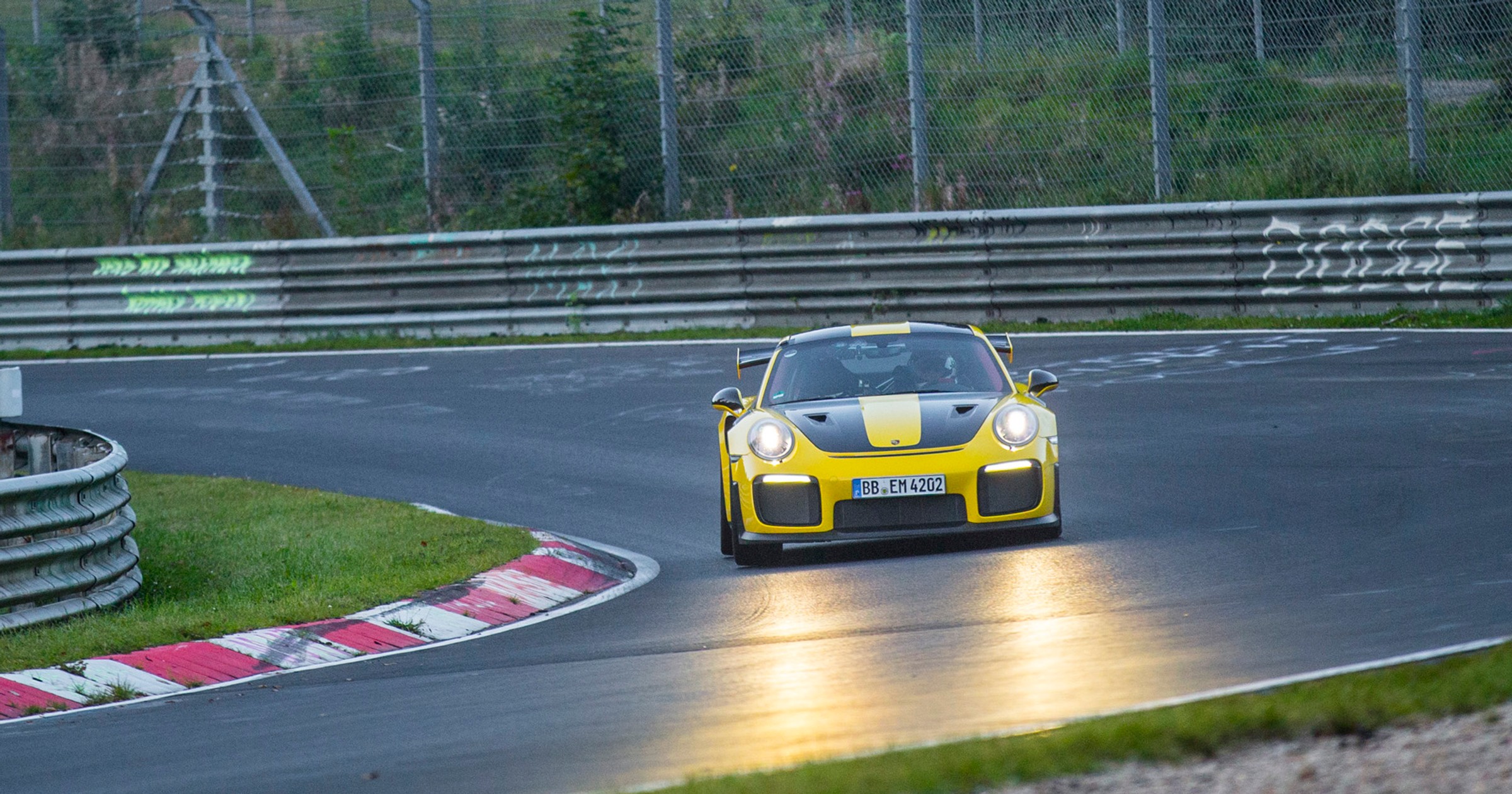 Porsche 911 GT2 RS na Nürburgringu