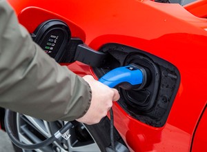Już nie milion, a 300 tys. aut elektrycznych w Polsce