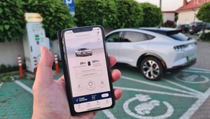 Podróże autem elektrycznym: jak zaplanować trasę, jak szukać ładowarek?