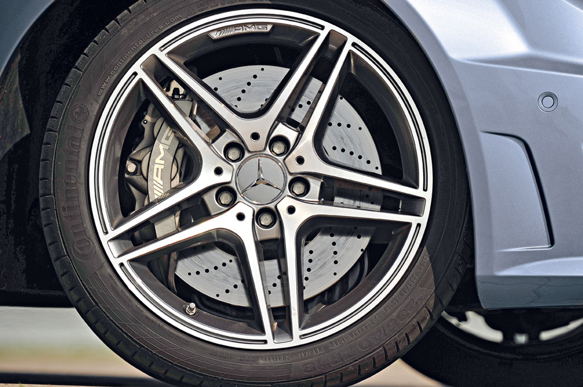 BMW M3 kontra Mercedes C 63 AMG: pojedynek  na wysokich obrotach