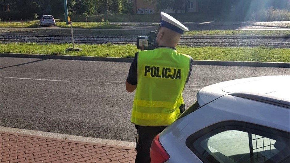 Policja używa mierników prędkości niezgodnych z przepisami. Ministerstwo odpowiada na zarzuty