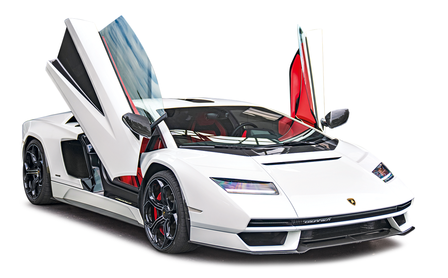Drzwi już się nie otwierają prosto do góry, lecz zgodnie z dzisiejszym zwyczajem Lamborghini lekko na boki