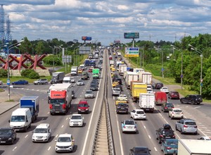 Nawet 170 km/h na autostradach w Rosji. Im szybciej, tym bezpieczniej?