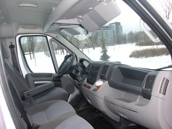 Citroën Jumper 2,2 HDi 120 Kombi: mały autobus i ciężarówka