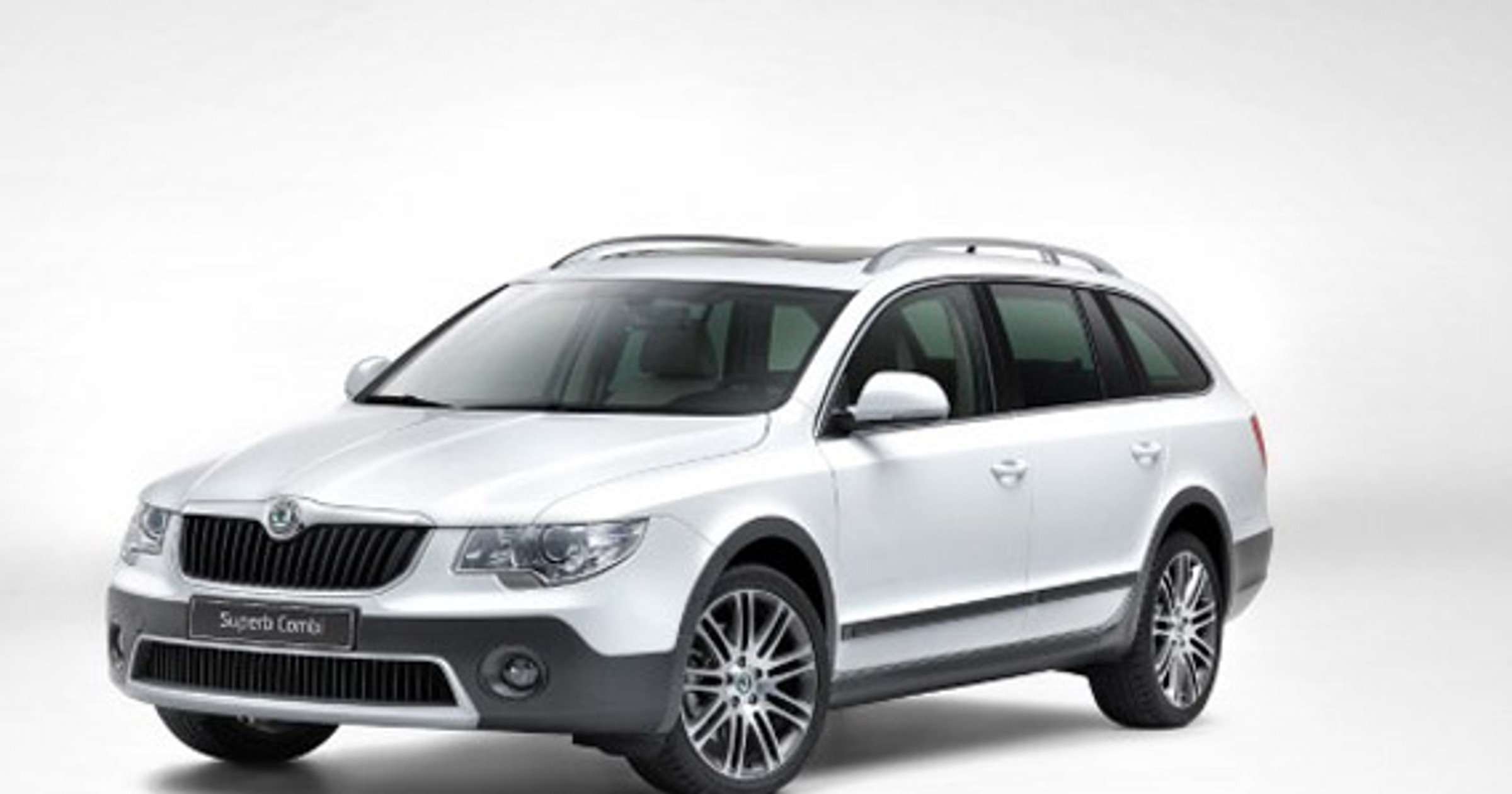 Škoda Superb Outdoor: terenowy kamuflaż