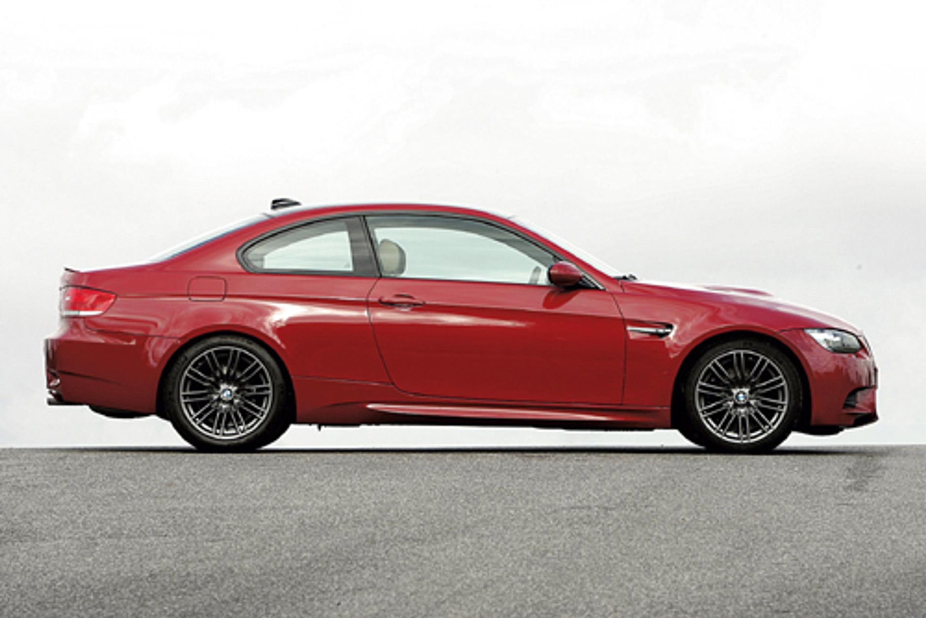 Mercedes C63 AMG kontra BMW M3 - Gaz do dechy!