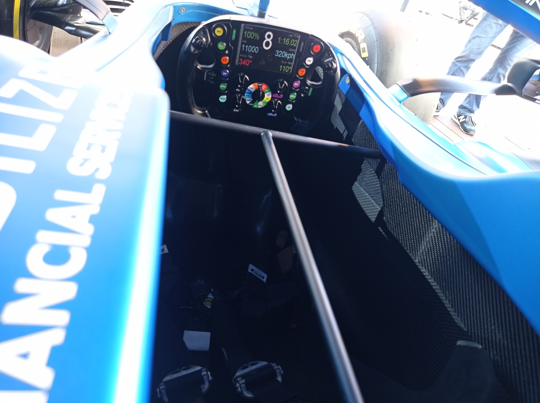 W kokpicie kierowcy nie ma zbyt wiele miejsca