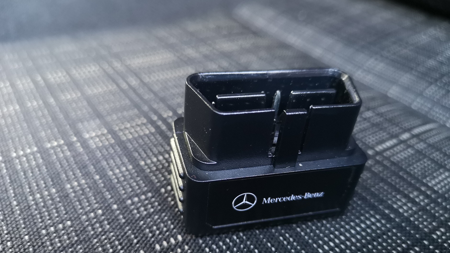 Adapter Mercedes Pro do zainstalowania w już sprzedanych samochodach. W nowych nie będzie już potrzebny