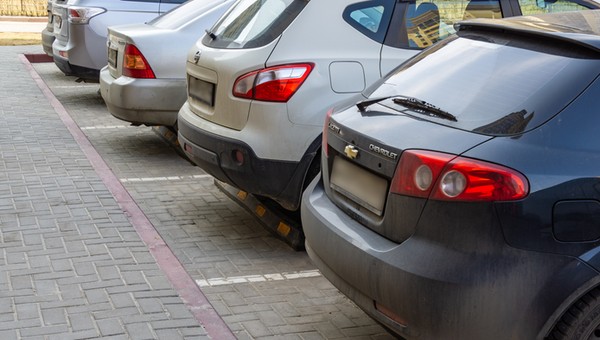 Mieszkańcy walczą ze spółdzielnią o miejsca parkingowe
