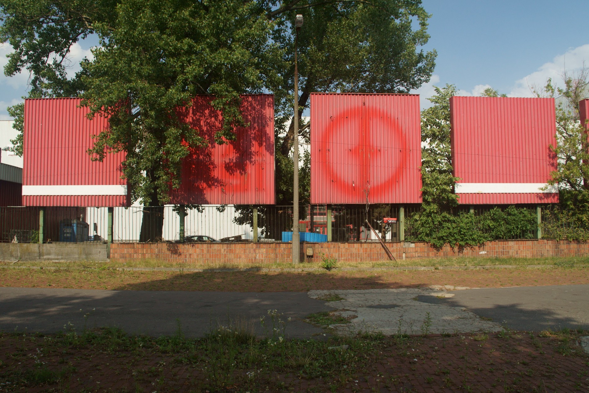 Ogrodzenie dawnych zakładów FSO w Warszawie