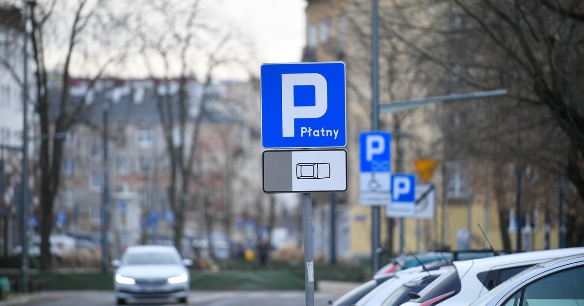 Gdzie umieścić bilet parkingowy?