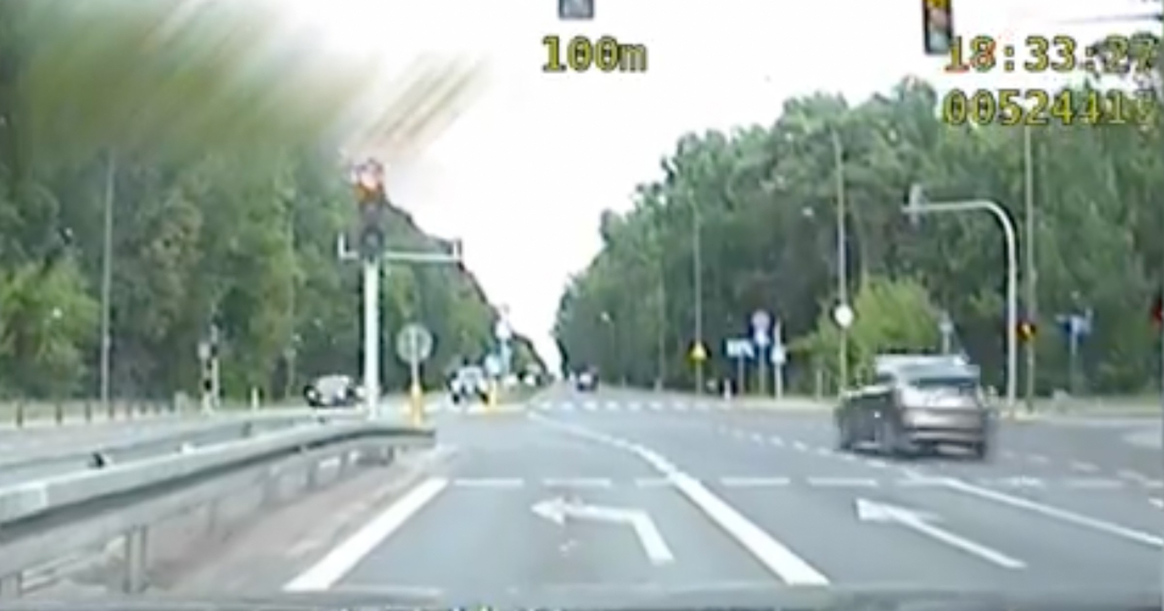 Kierowca Toyoty przejechał na czerwonym świetle