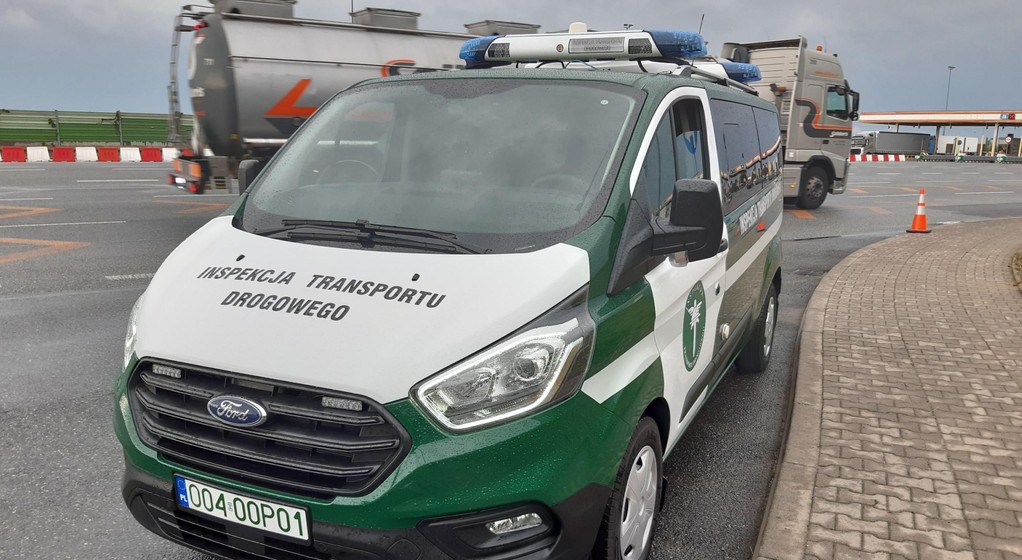 Takie radiowozy GITD ustawiane na parkingach przy autostradach automatycznie kontrolowały fakt uiszczenia opłat przez kierowców
