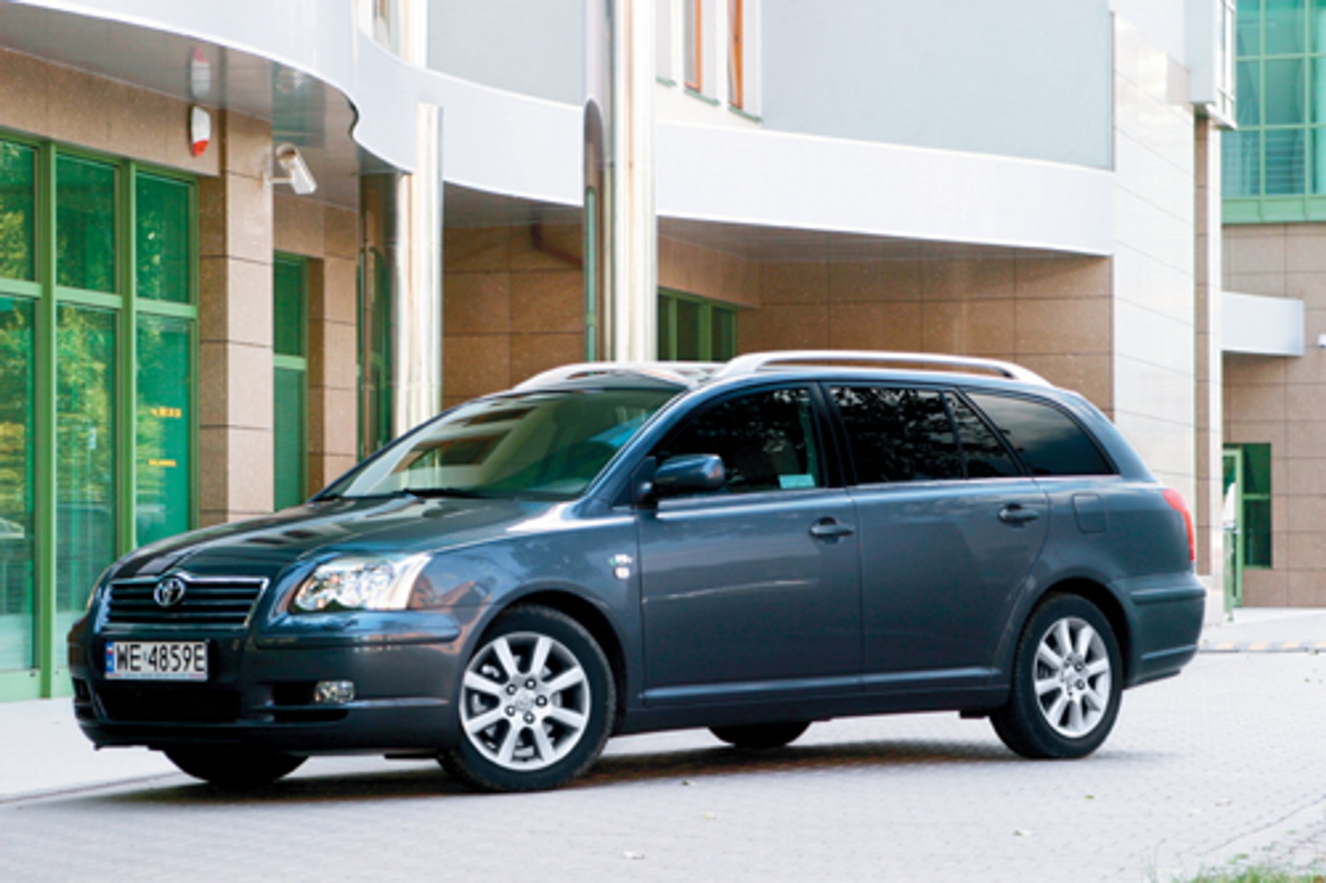 Toyota Avensis II: auto o dwóch obliczach