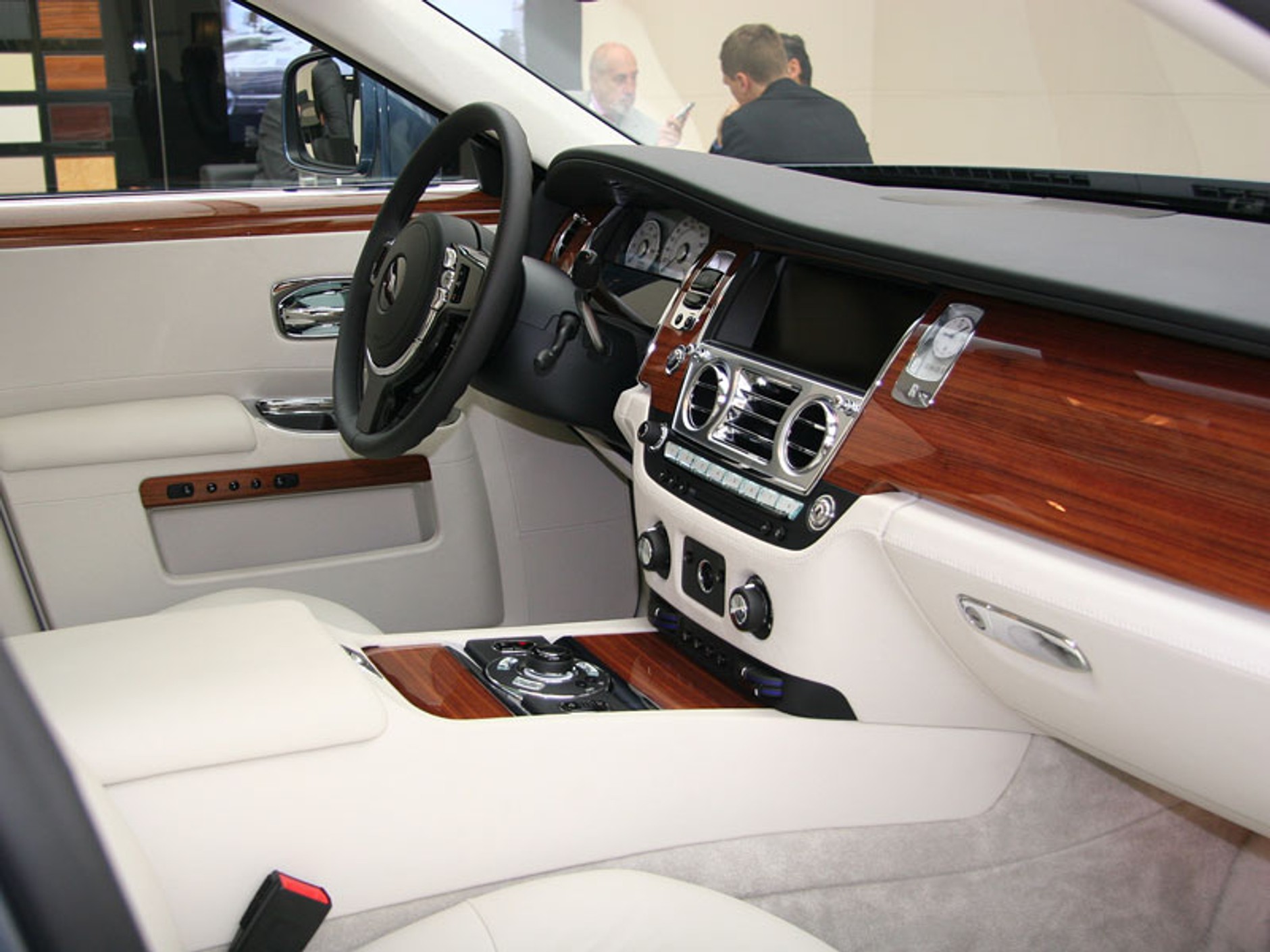 IAA Frankfurt 2009: Rolls-Royce Ghost – pierwsze wrażenia (fotogaleria)